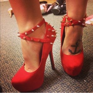 Charlotte Russe heals size 6